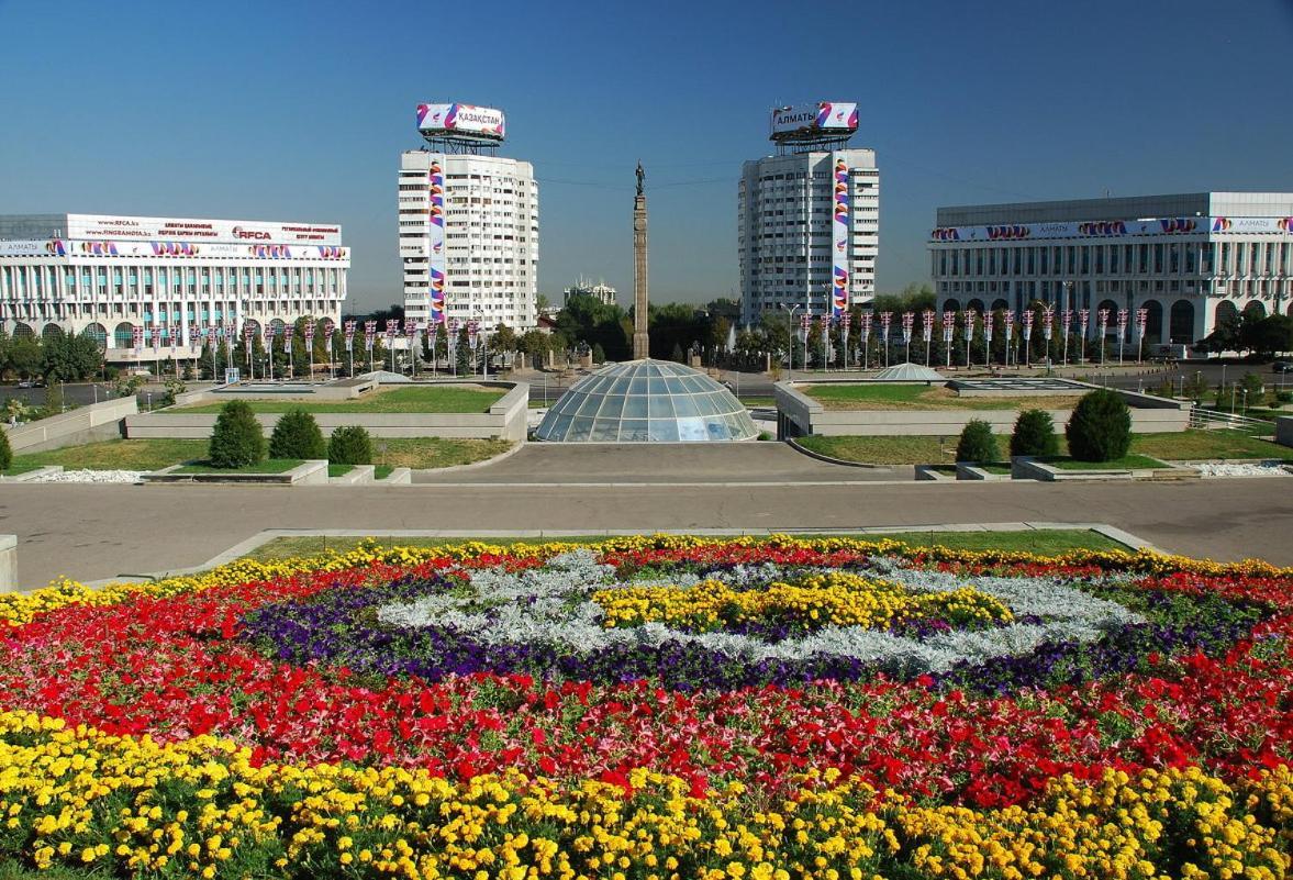 Nadezhda Apartments On Abay Avenue 59 Almatý Exterior foto